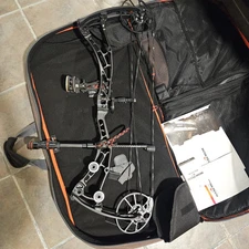 Bowtech Solution SS (Black) 60lb Package Right Hand  (MINT see Description)