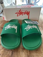 MENS NIKE X STUSSY BENASSI SLIDES / SANDALS PINE GREEN-SAIL SZ 13 DC5239-300 