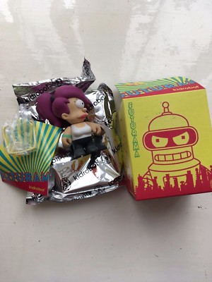 VERPACKTE 3'' SMALL KIDROBOT FUTURAMA SERIE 1 LEELA ACTIONFIGUR KOMPLETT