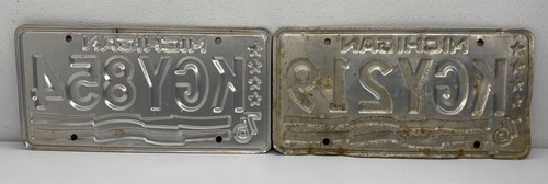Michigan Bicentennial License Plates PAIR KGY USA American Flag EXPIRATION 1976 - Picture 2 of 18