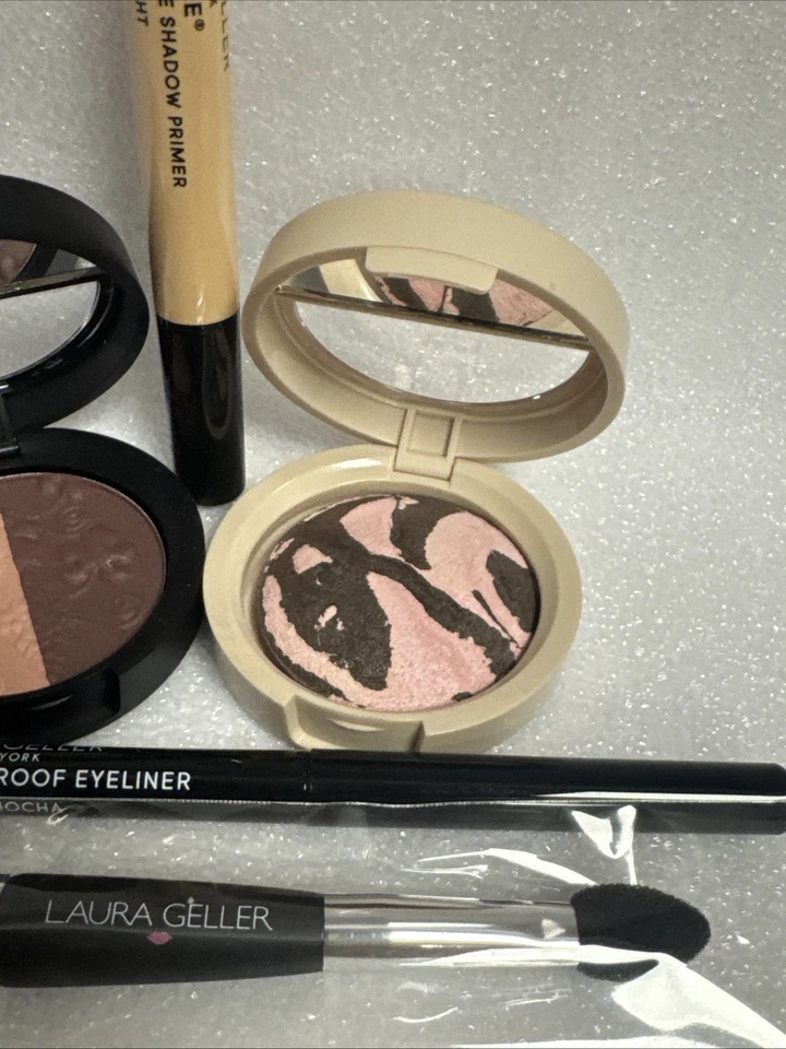 Laura Geller Eyeshadow Duo Eye Liner, Primer & Brush Gift Set New - Image 3 of 4