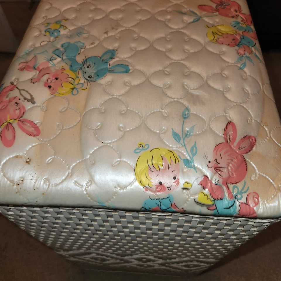 VTG Badger Wicker Woven Laundry Hamper Clothes Basket Ducks & Bunnies Nursery - Image 3 of 4