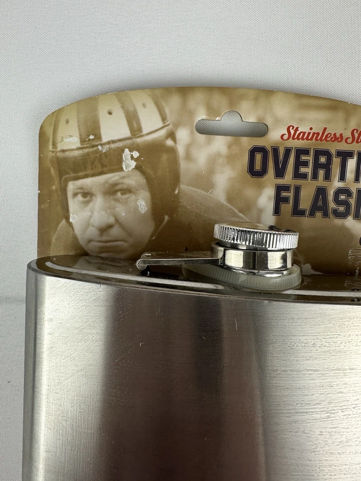 Frasco de horas extras de acero inoxidable Wembley edición limitada 64 oz. Nuevo en caja Foto 4 de 4