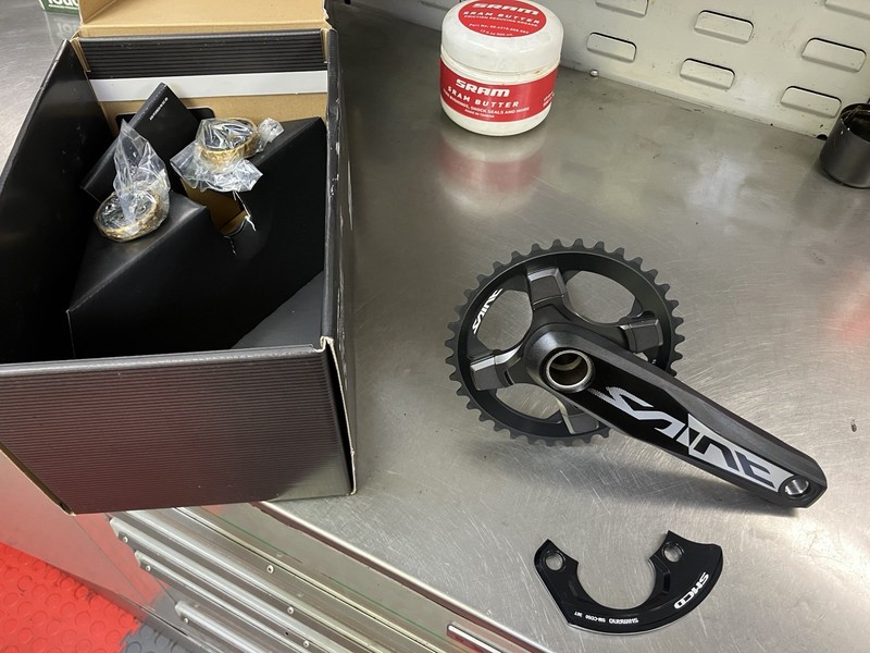 Shimano Saint FC-M825 165mm Aluminium Single Crankset w/ Chainring Black