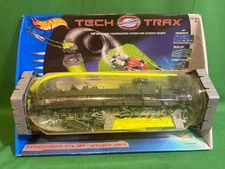 Hot Wheels Tech Trax for Ultimate Stunts Flex Loop Red Car NEW in Pack