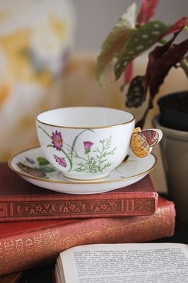 Antike Minton Tasse und Untertasse mit Schmetterlingshenkel ästhetisches Uhrwerk