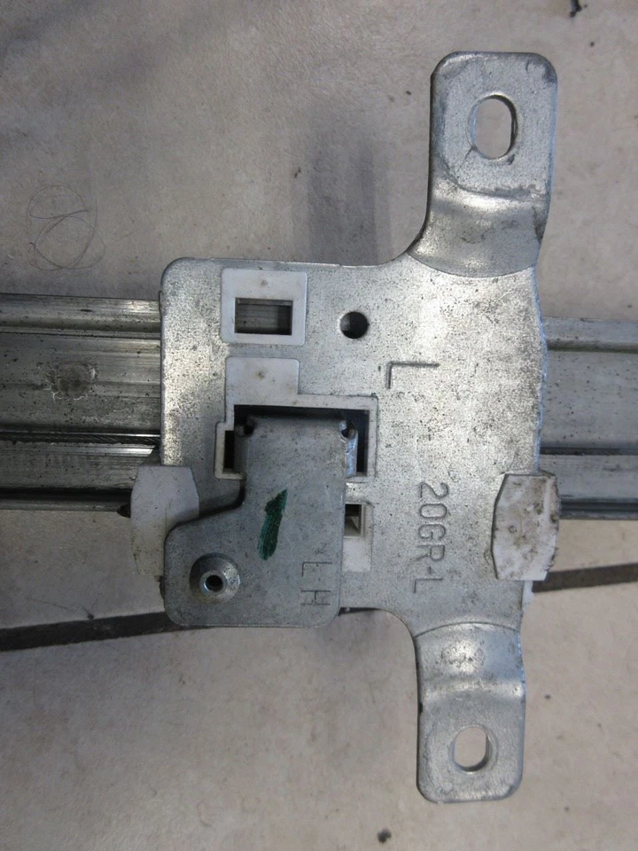 Regulador de ventana de puerta de conductor LH Nissan UD3300 OEM con motor 80731-30Z04 Foto 4 de 4