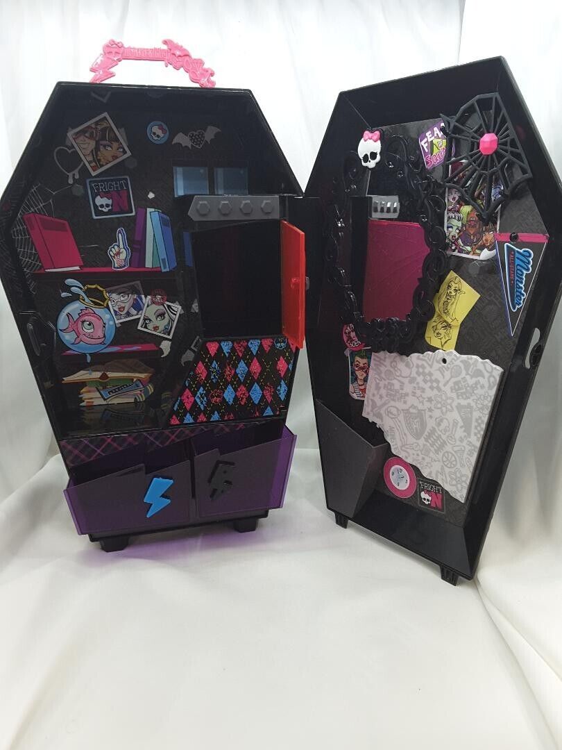 Monster High G1 Doll Lot Jinafire Locker Case Posea Reef Ari Abbey Coffin  Bean