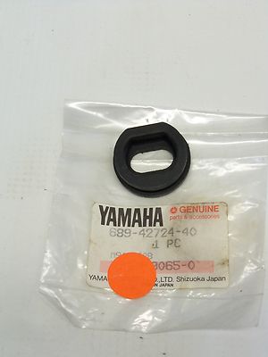 NOS YAMAHA 689-42724-40-00 ELECTRONIC GROMMET #1 25ELN 25ESJ C25ELRU C25MLHU