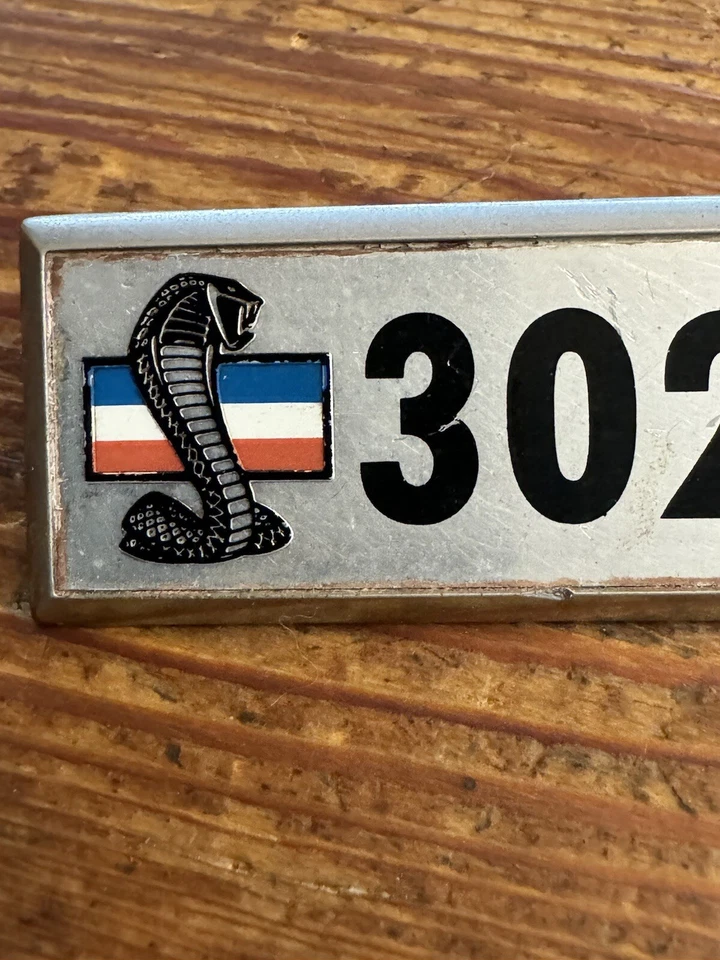 Placa de placa de tablero de acero Shelby Cobra “equipada 302” de colección Foto 2 de 4