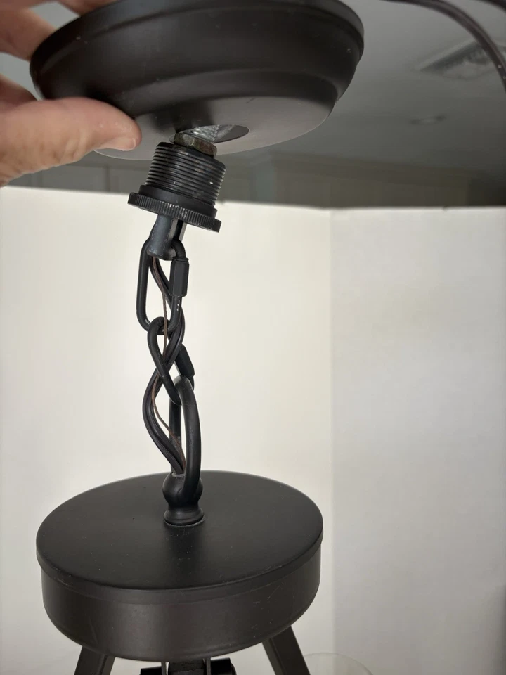 Lámpara de araña de rueda de carro de bronce Holman 26 3/4" de ancho para granja 6 luces Foto 4 de 4