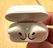 Apple AirPods 1st Gen A1602 A1523 A1722 GOOD but right earbud loses charge