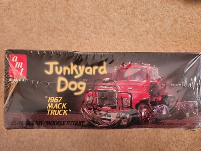 ERTL JUNKYARD DOG Mack Truck Model Kit (Original Vintage Kit