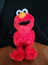 2018 Hasbro Sesame Street LOVE TO HUG Elmo Sings Speaks Plush Works