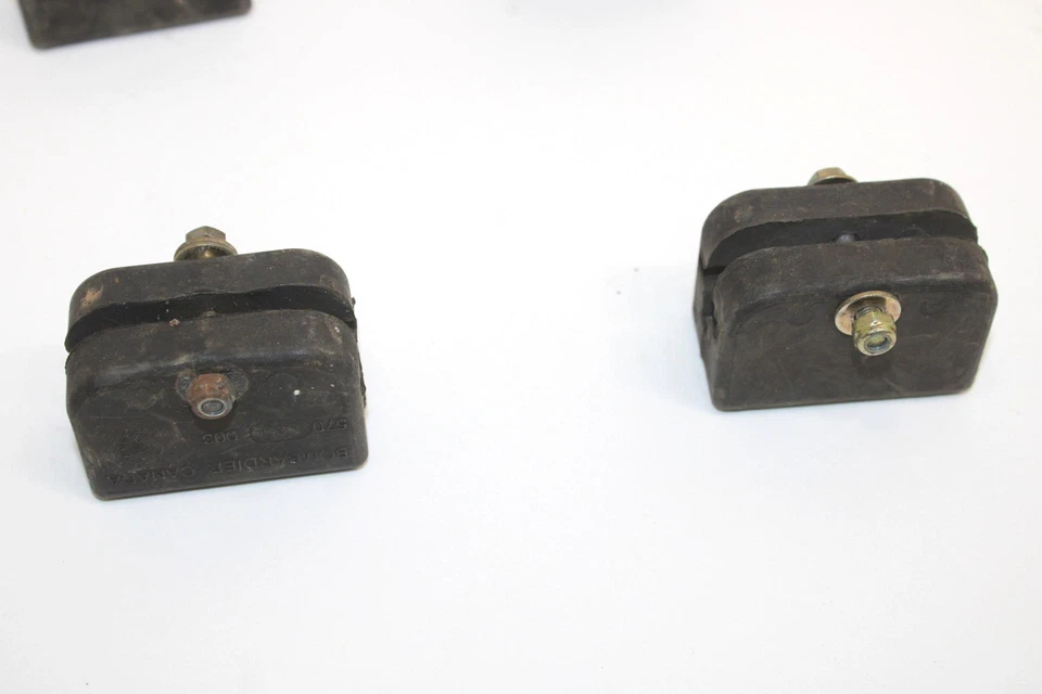 Juego de 4 parachoques de riel de suspensión trasera Ski-doo OEM con pernos 570063000 Q4749 Foto 3 de 4