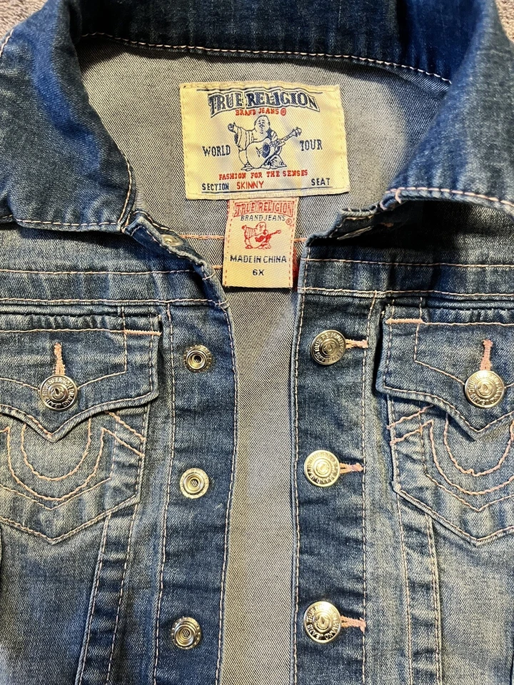 Chaqueta vaquera True Religion para niños con costuras rosas talla 6X Foto 4 de 4