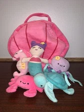 BenBen Pink Clamshell Ocean Friends Plush Pack carry case w/5 mini-plush, 2022