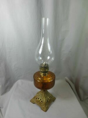 ANTIQUE VICTORIAN BRITISH MADE  OIL LAMP AND CHIMNEY SHEPARDS HUT FARMHOUSE