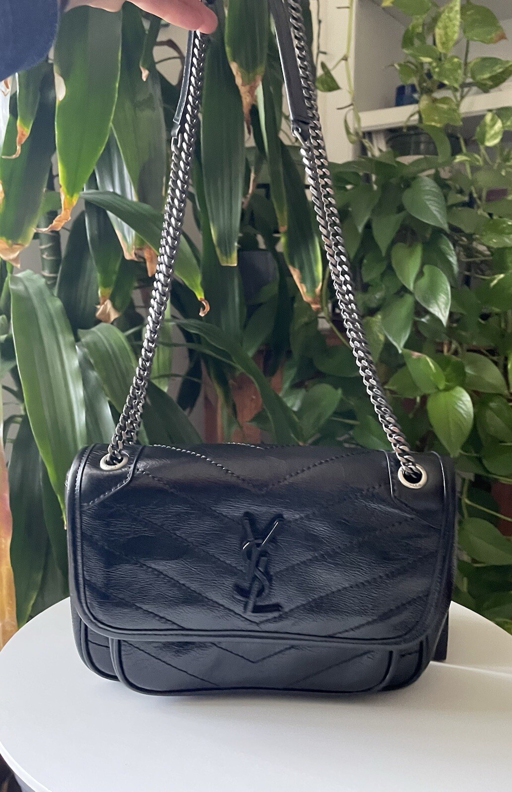 SAINT LAURENT Borsa a tracolla YSL nuova nera in vernice
