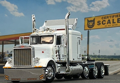 1/64 DCP WHITE PETERBILT 389 TRI AXLE W/ 63'' FLAT TOP SLEEPER & TURBO WING