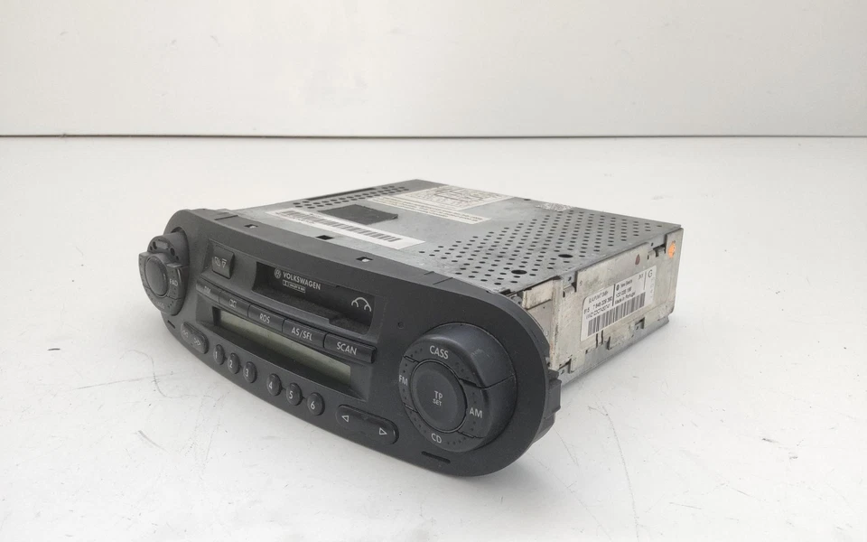 AUTORADIO PER VOLKSWAGEN New Beetle 1° Serie 1C0035186 (98>10) - Immagine 3 di 4