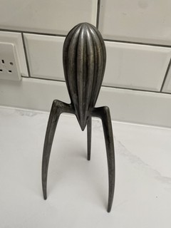Alessi Juicy Salif spremiagrumi limone spremiagrumi Phillipe Starck designer spremiagrumi di lusso