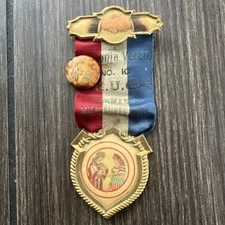 Vintage Teutonia Verein Germania Gegenseitige Gesellschaft Pin Ribbon