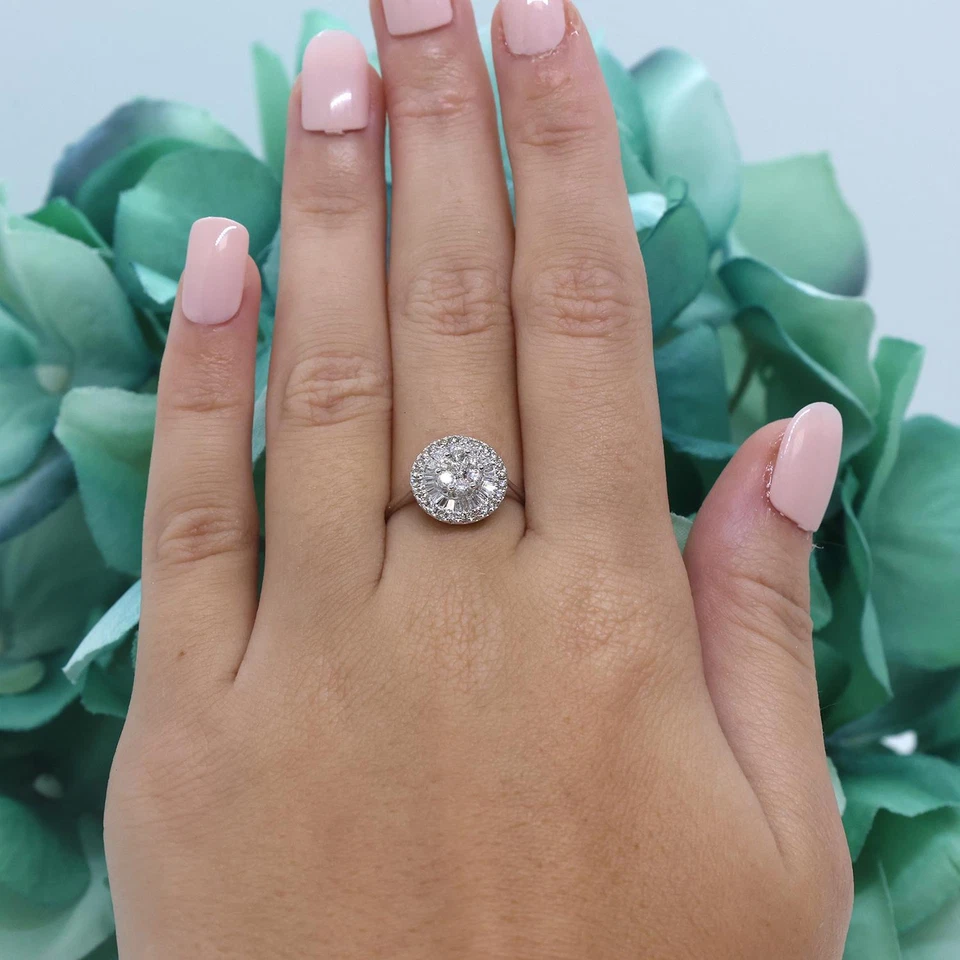 Anillo Cluster Halo Diamante Círculo Oro Blanco 18K 1.00 TW Baguette Redondo Talla 5.75 Foto 2 de 4