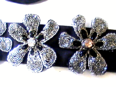 VTG 80s BEADED RHINESTONE DESIGNER FLOWER DAISY SASH  display picture 2