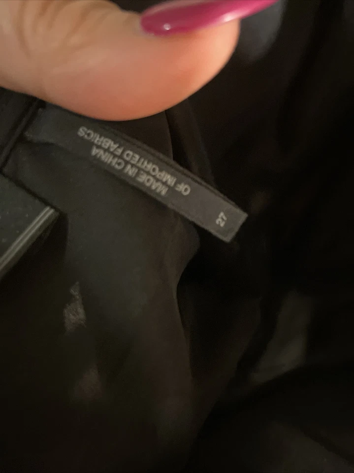 Pantalón Corto Mameluco 100% Seda GUESS Negro con Espalda Abierta TALLA 27 Foto 4 de 4