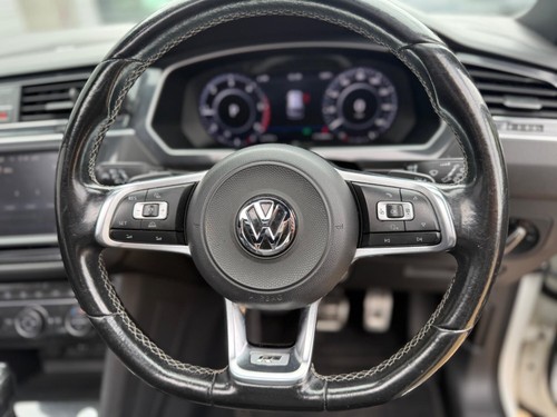 2016 Volkswagen Tiguan 2.0 TDI BlueMotion Tech R-Line DSG 4Motion Euro 6 (s/s) 5 - Picture 20 of 24