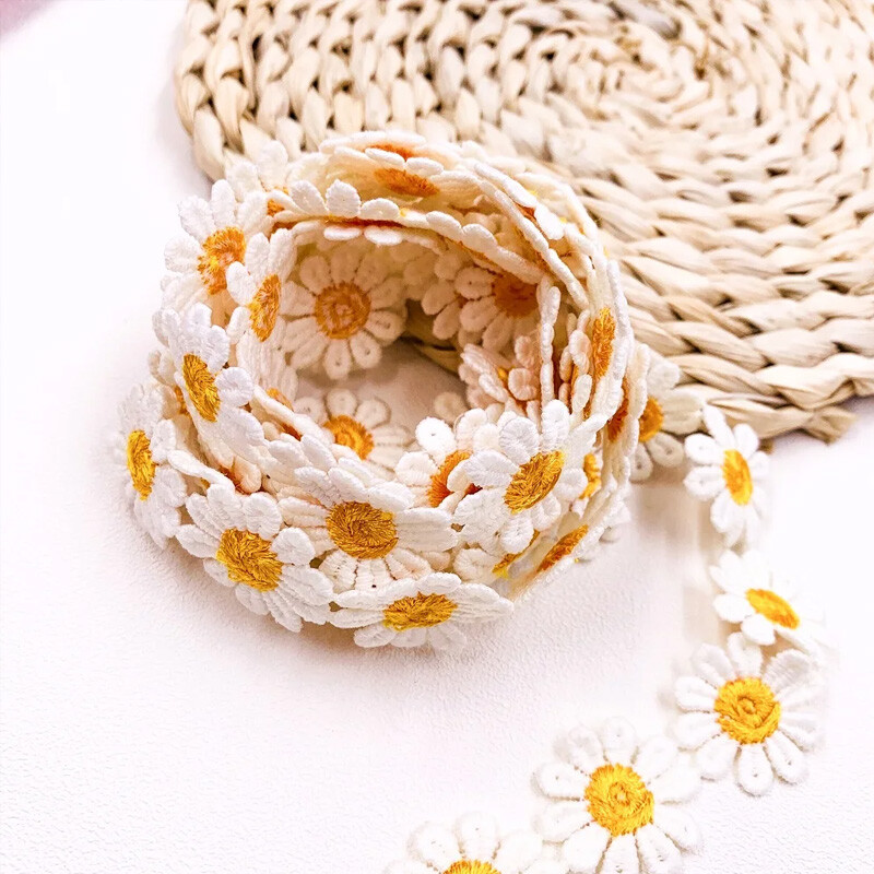 2Pcs Daisy Flowers Embroidered Lace Trim Ribbon Fabric DIY Sewing