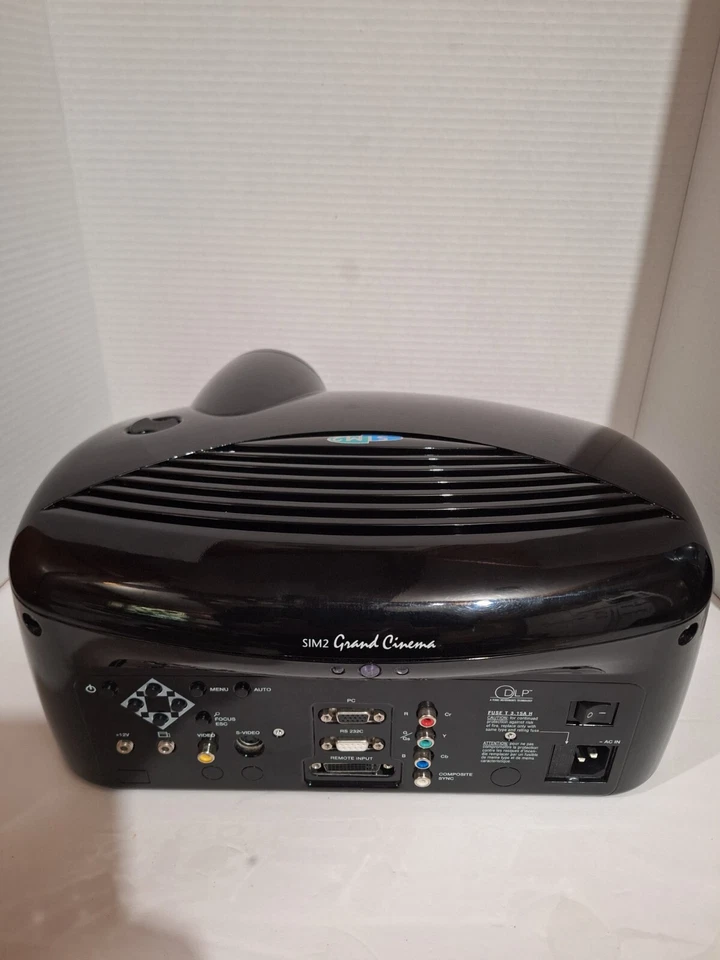 Цифровой проектор SIM2 Grand Cinema HT200 - Изображение 2 из 4