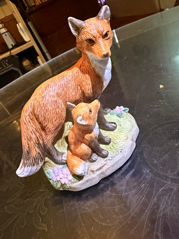 HOMCO Porcelain Fox & Cub Figurine Sculpture on Base Made in Malaysia