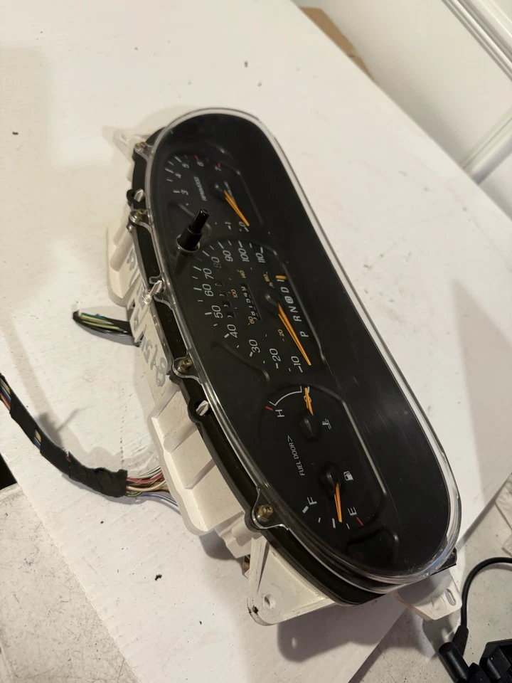 Cuadro de instrumentos velocímetro Ford Taurus Sable 1996-1999 millas 81.549 Foto 2 de 4