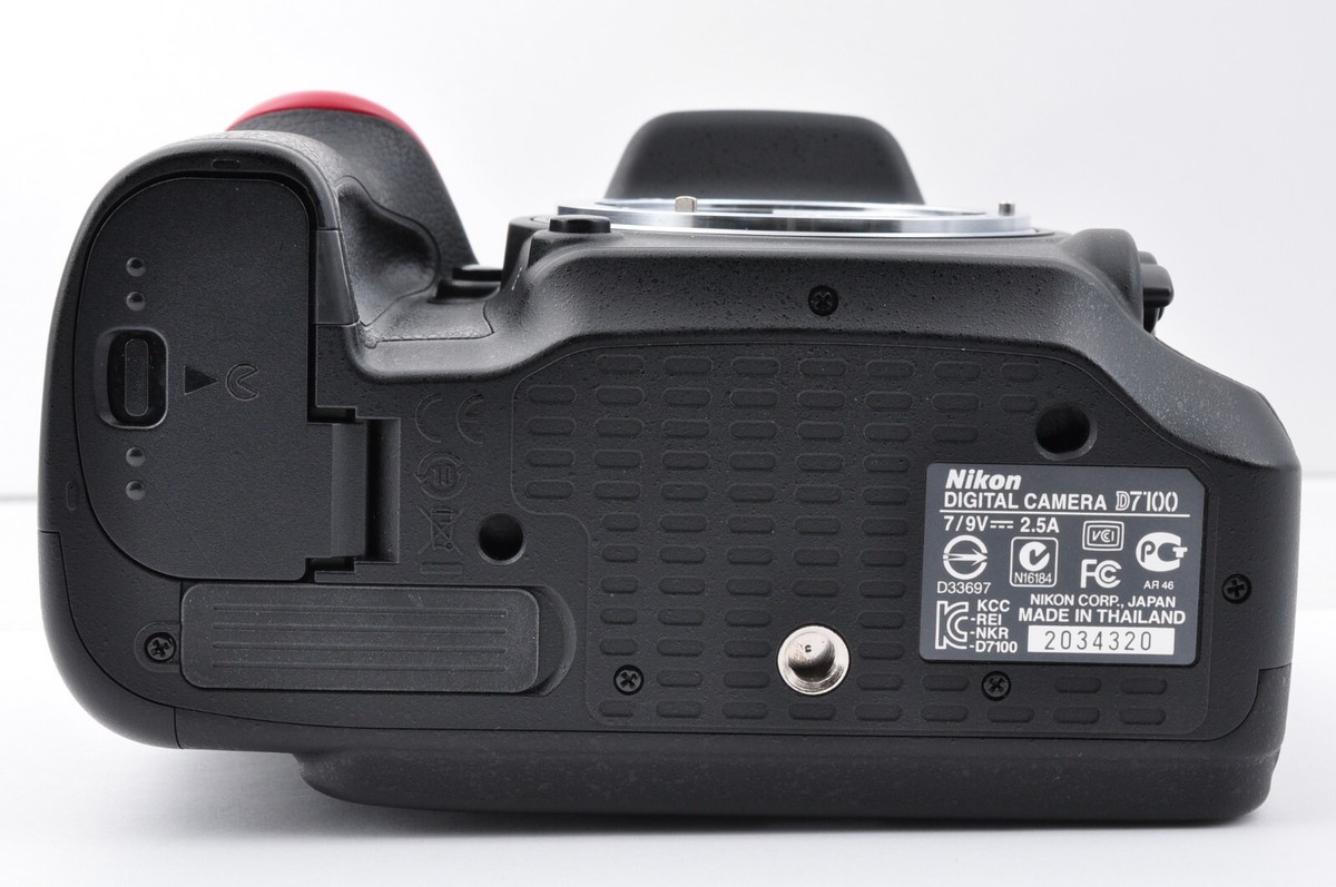 Nikon D7100 SLR Digital Camera Body Shutter count 8495 Mint