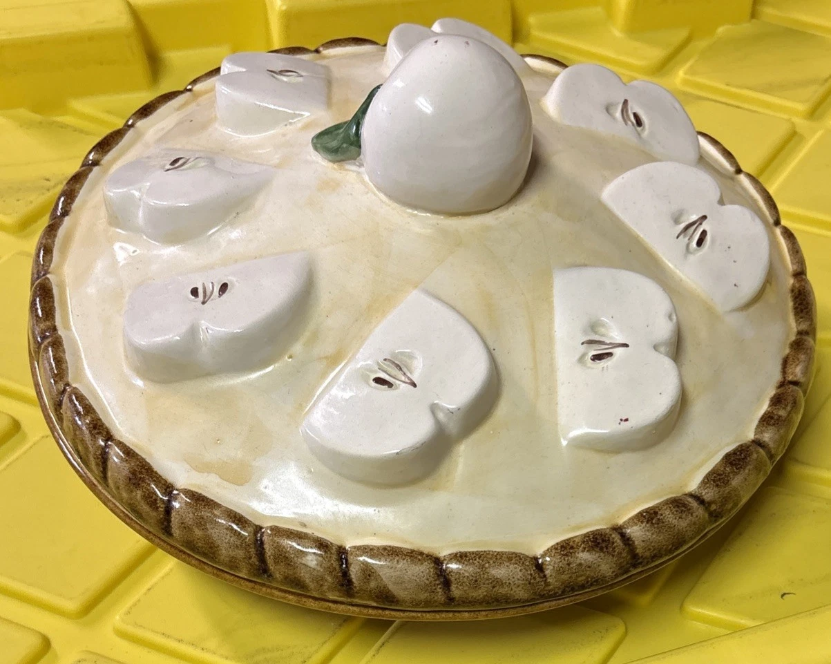 Vtg Ceramic Apple Pie Dish Keeper with Lid Country Kitchen 10” Round
