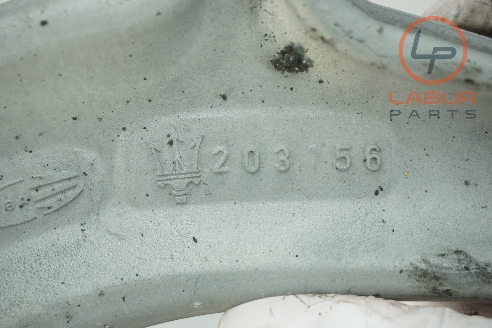 M139 03-10 Maserati Quattroporte Rear Left Side Control Arm Knuckle Hub Z7048