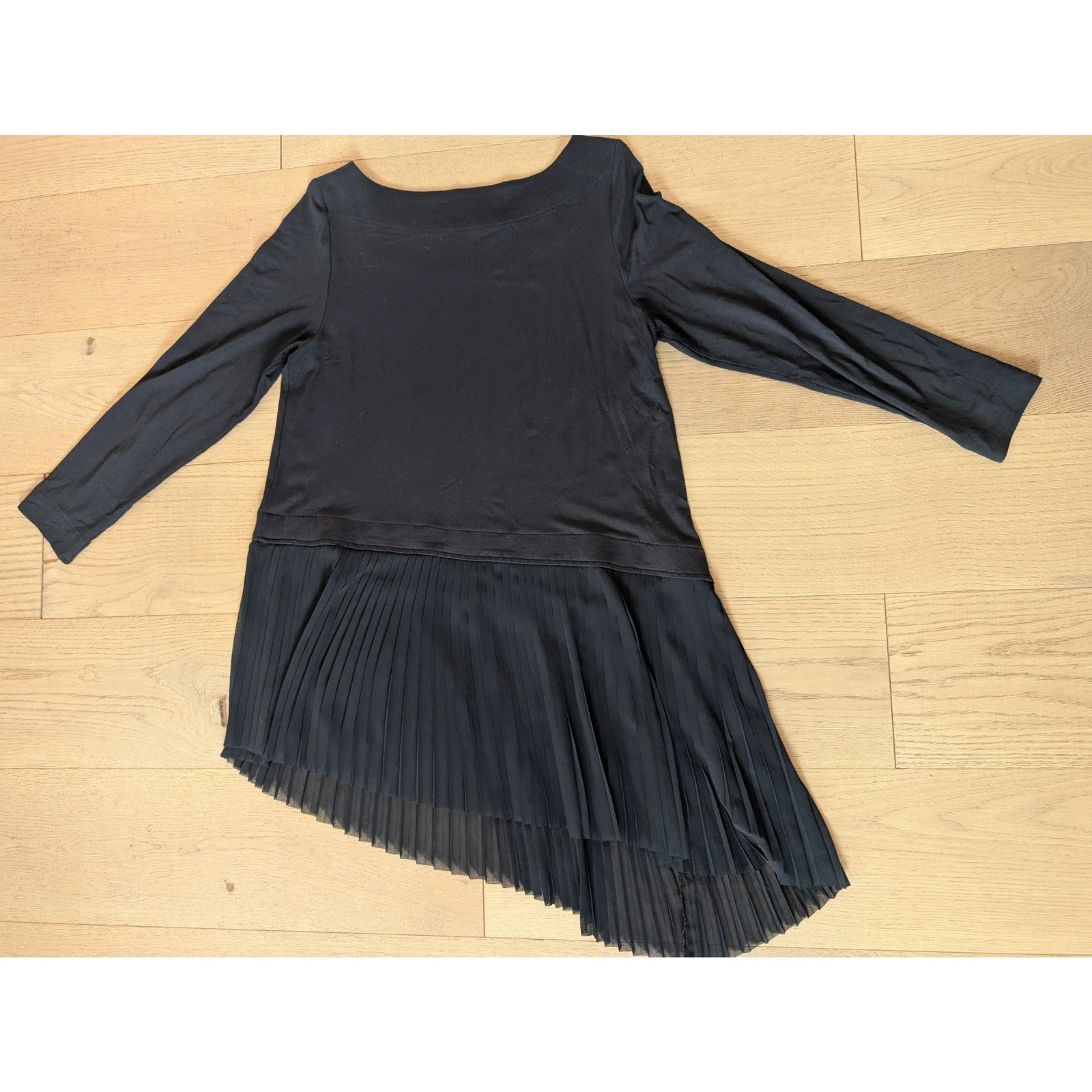 VETEMENTS Abito tunica plissettato morbido perimetro manica lunga nero orlo asimmetrico medio