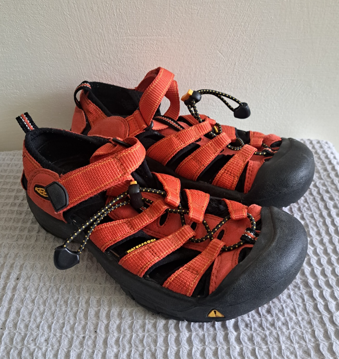 Sandali da bambino Keen Newport H2 taglia 5 US EU 38 rossi scarpe da trekking acqua unisex