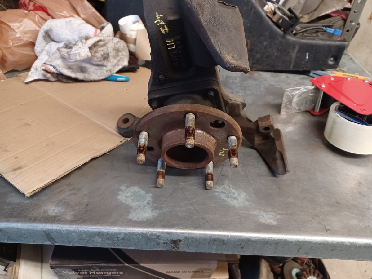 93-97 CAMARO / TRANS AM FACTORY LH FRONT SPINDLE KNUCKLE Z28 RS SS