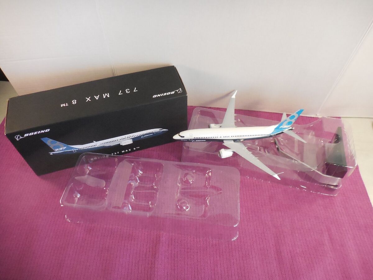 PacMin Boeing 737 Max 8 Desk Display Airplane Scale 1:144 w PacMin Boeing 737 Max 8 Desk Display Airplane Scale 1:144 w