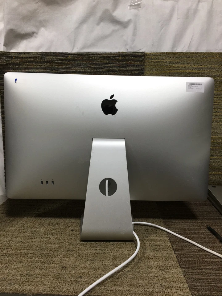 Apple Cinema Display A1316 27" LED Backlit 2560x1440 - Image 3 of 4