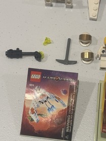 Lego 5619 Mars Mission CRYSTAL HAWK & 5616 W/ Minifigures & Manual