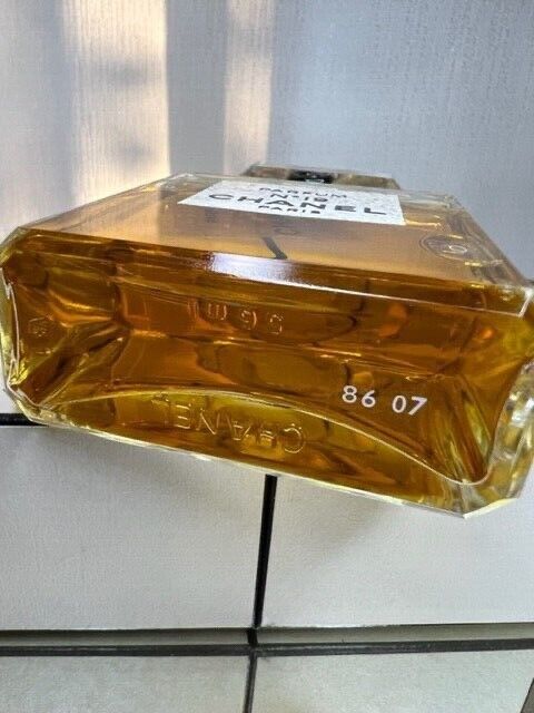 Chanel No 19 pure parfum 56 ml. Rare, vintage 1970. Sealed bottle.