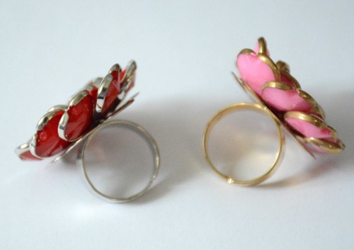 Floral Ring w Heart Shaped Leaves & Crystal Center / Choose Red ~ Pink ~ Purple - Picture 2 of 6