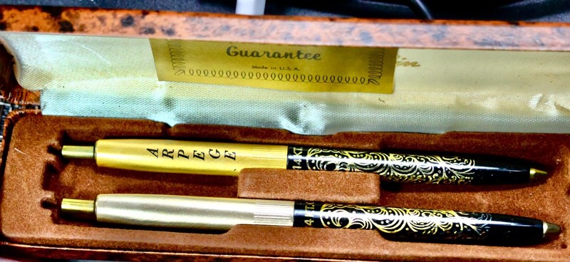 "ARPEGE-MY SIN" perfumed writing Pens, 14 Kt Gold-Filigree, in a case,Excl Desig