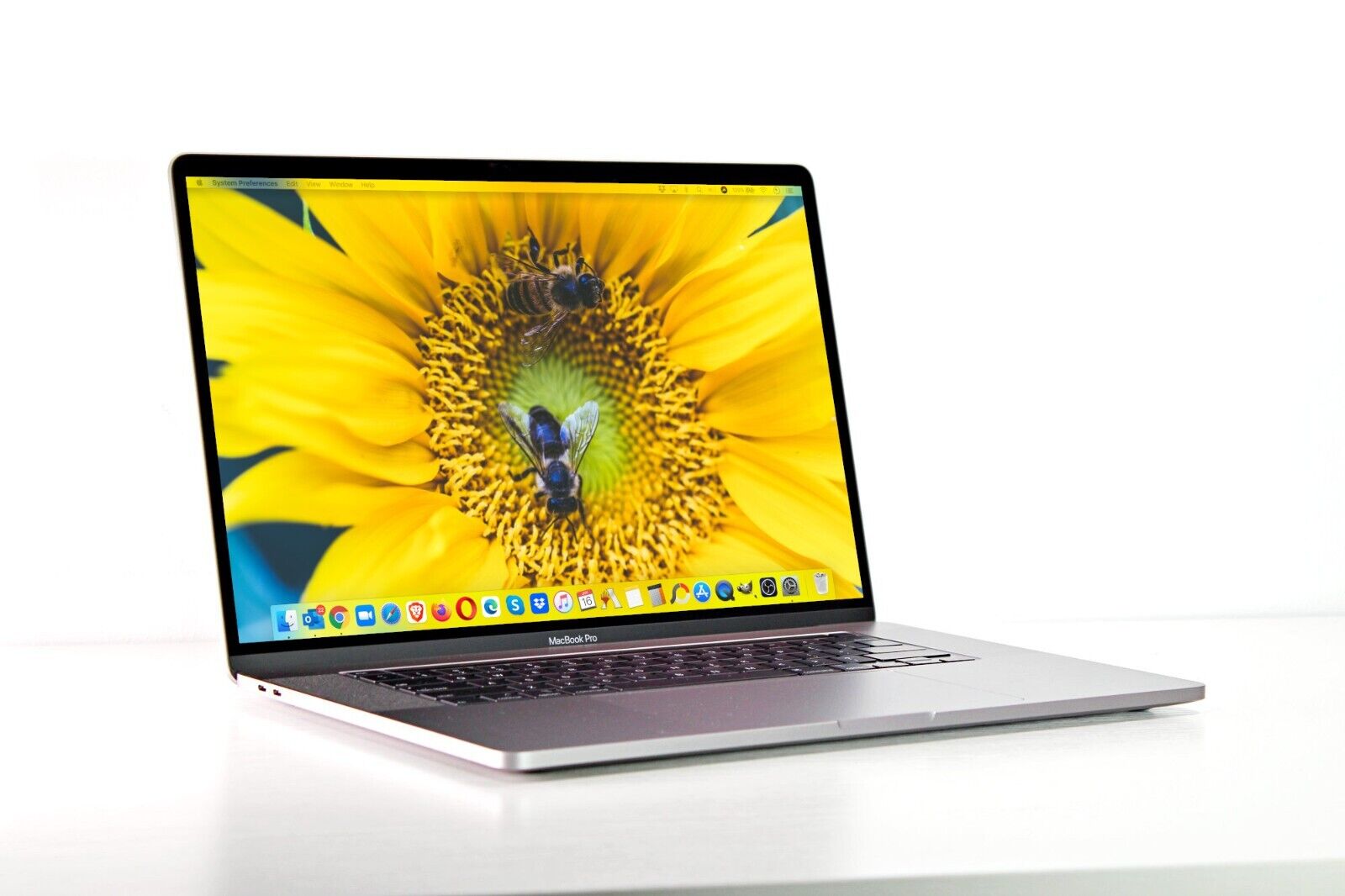 Anekdote stad Parelachtig Apple MacBook Pro (16-inch Late 2019) 2.4 GHz i9-9980HK 32GB 2TB SSD Space  Grey | eBay