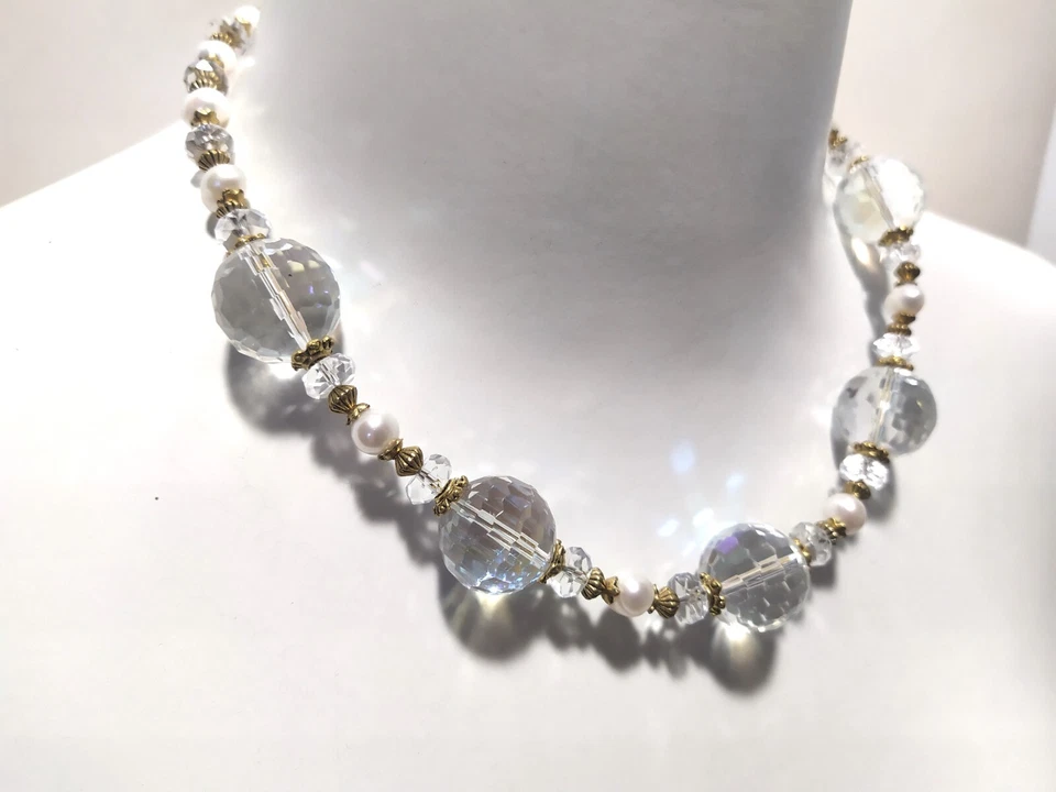 Collana da sposa artigianale fatta a mano perle di cristallo e perle bianche ... - Immagine 4 di 4