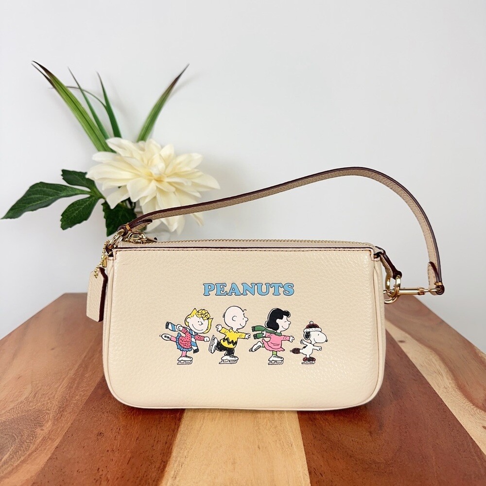 【Coach X Peanuts】Peanuts Nolita 19☆ピーナッツ・ノリータ19 NWT Coach X Peanuts Nolita 19 With Snoopy And Friends Motif